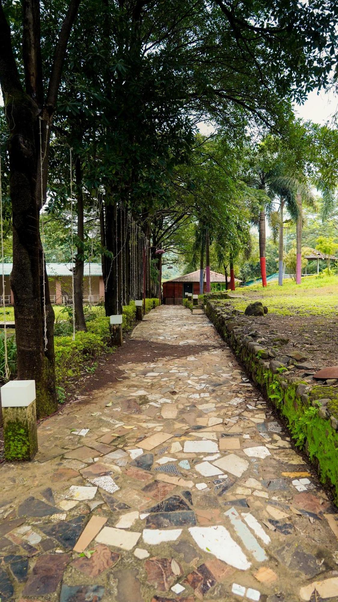 Whispering Peepul Resort Badlapur Exterior foto